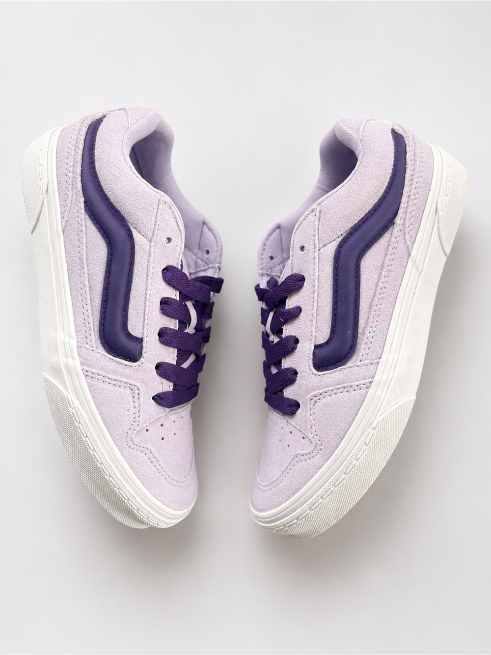 VANS Caldrone Lavender Suede Low-Top Sneakers with Deep Purple Accents